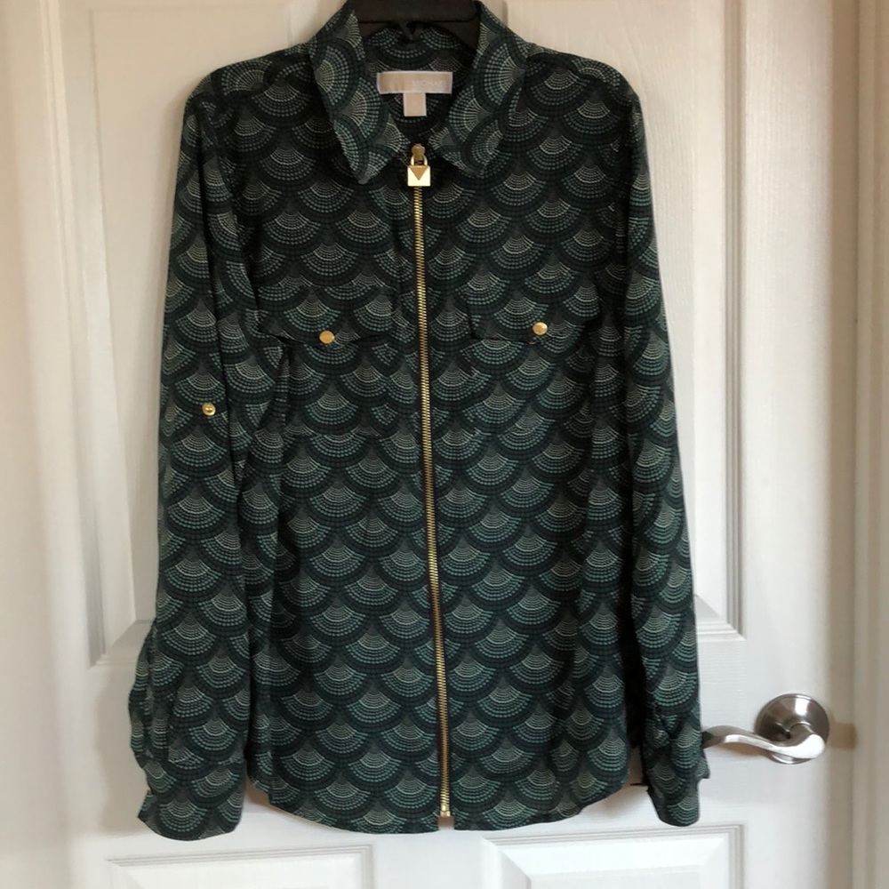 Shirt green & black print , not new. Brand Michael Kors. Size M.